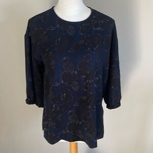 Essentiel Antwerp Size 38 Navy Blue and Black Floral Short Sleeve Blouse